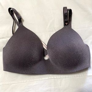 NEW!! Victoria Secret wireless t-shirt bra lightly lined